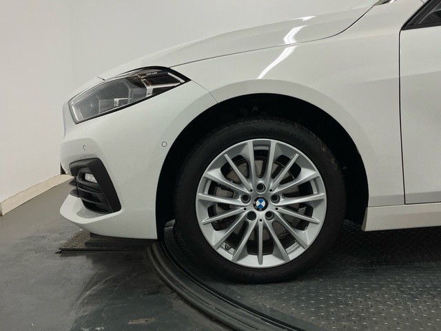 BMW Serie 1 118d color Blanco. Año 2024. 110KW(150CV). Diésel. En concesionario Proa Premium Palma de Illes Balears