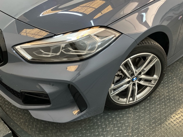 BMW Serie 1 118d color Gris. Año 2024. 110KW(150CV). Diésel. En concesionario Proa Premium Palma de Illes Balears