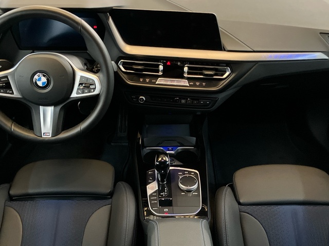 BMW Serie 1 118d color Gris. Año 2024. 110KW(150CV). Diésel. En concesionario Proa Premium Palma de Illes Balears