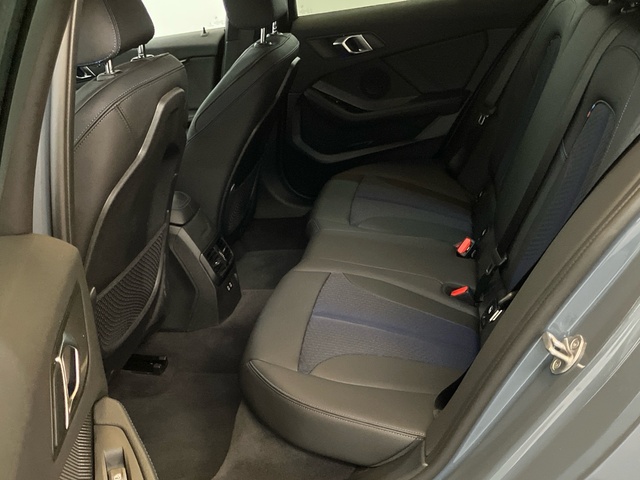 BMW Serie 1 118d color Gris. Año 2024. 110KW(150CV). Diésel. En concesionario Proa Premium Palma de Illes Balears