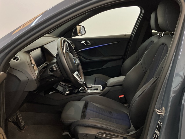 BMW Serie 1 118d color Gris. Año 2024. 110KW(150CV). Diésel. En concesionario Proa Premium Palma de Illes Balears
