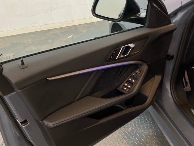BMW Serie 1 118d color Gris. Año 2024. 110KW(150CV). Diésel. En concesionario Proa Premium Palma de Illes Balears