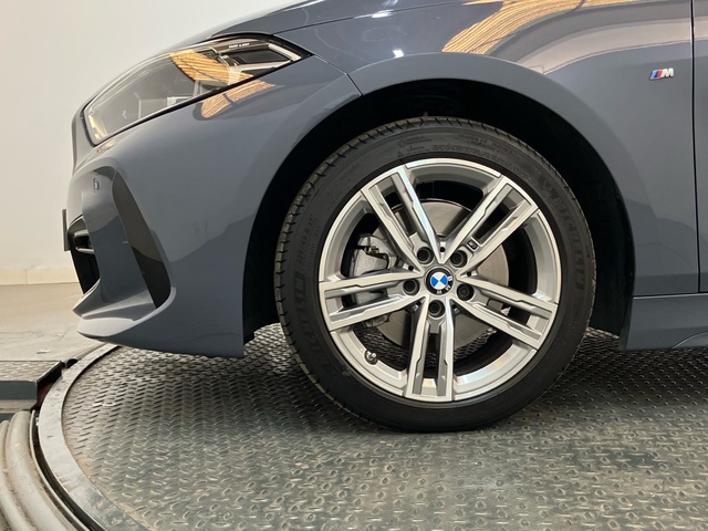 BMW Serie 1 118d color Gris. Año 2024. 110KW(150CV). Diésel. En concesionario Proa Premium Palma de Illes Balears