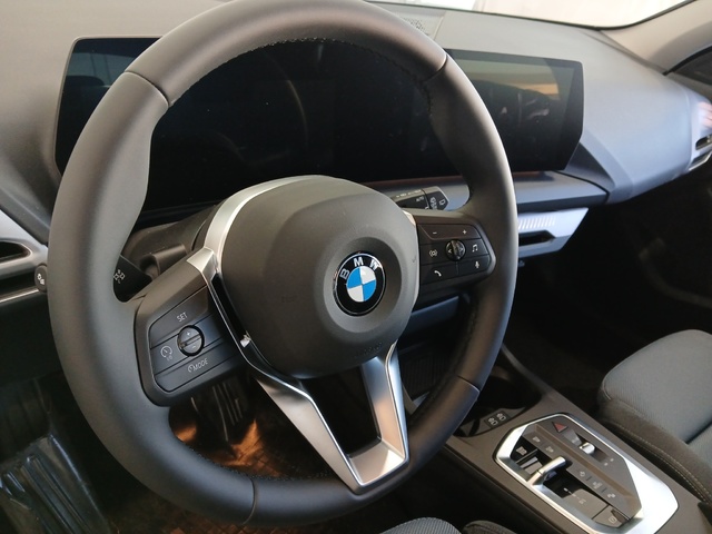 BMW Serie 1 120d color Negro. Año 2024. 120KW(163CV). Diésel. En concesionario ALZIRA Automoviles Fersan, S.A. de Valencia