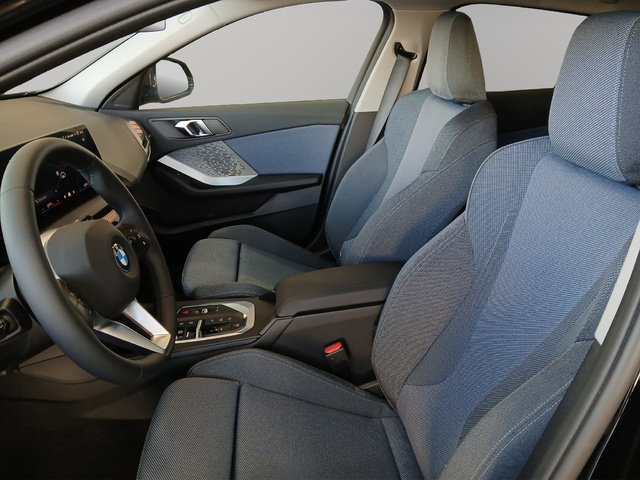 BMW Serie 1 120d color Negro. Año 2024. 120KW(163CV). Diésel. En concesionario ALZIRA Automoviles Fersan, S.A. de Valencia