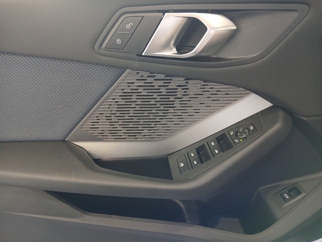 BMW Serie 1 120d color Negro. Año 2024. 120KW(163CV). Diésel. En concesionario ALZIRA Automoviles Fersan, S.A. de Valencia