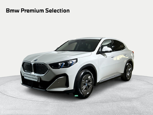 Fotos de BMW iX2 xDrive30 color Blanco. Año 2025. 230KW(313CV). Eléctrico. En concesionario San Pablo Motor | Su Eminencia de Sevilla