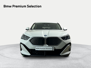 Fotos de BMW iX2 xDrive30 color Blanco. Año 2025. 230KW(313CV). Eléctrico. En concesionario San Pablo Motor | Su Eminencia de Sevilla