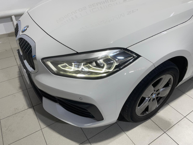 BMW Serie 1 116d color Blanco. Año 2022. 85KW(116CV). Diésel. En concesionario Hispamovil Elche de Alicante