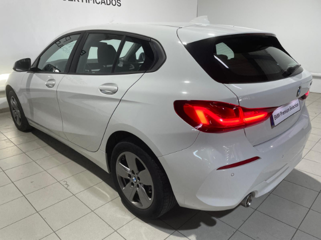 BMW Serie 1 116d color Blanco. Año 2022. 85KW(116CV). Diésel. En concesionario Hispamovil Elche de Alicante