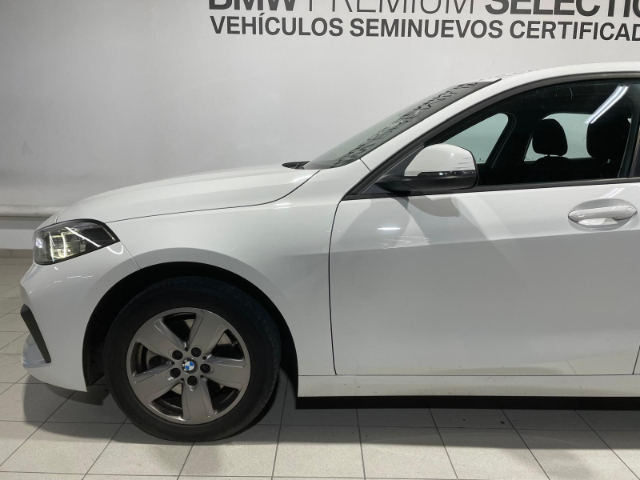BMW Serie 1 116d color Blanco. Año 2022. 85KW(116CV). Diésel. En concesionario Hispamovil Elche de Alicante