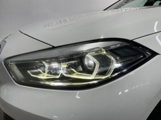 BMW Serie 1 116d color Blanco. Año 2022. 85KW(116CV). Diésel. En concesionario Hispamovil Elche de Alicante