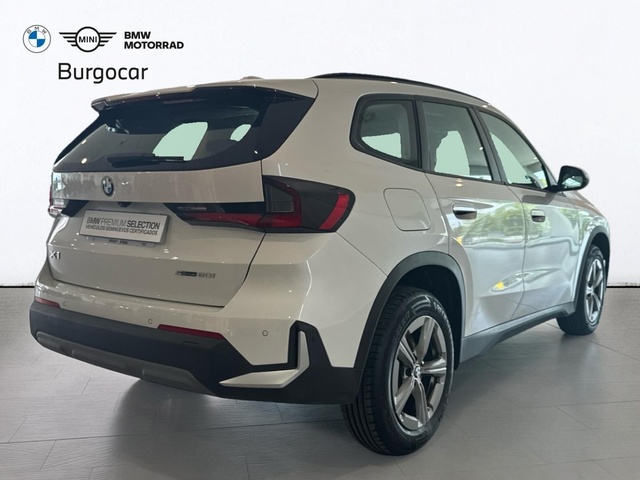 BMW X1 sDrive20i color Blanco. Año 2023. 125KW(170CV). Híbrido Electro/Gasolina. En concesionario Motor Gorbea de Álava