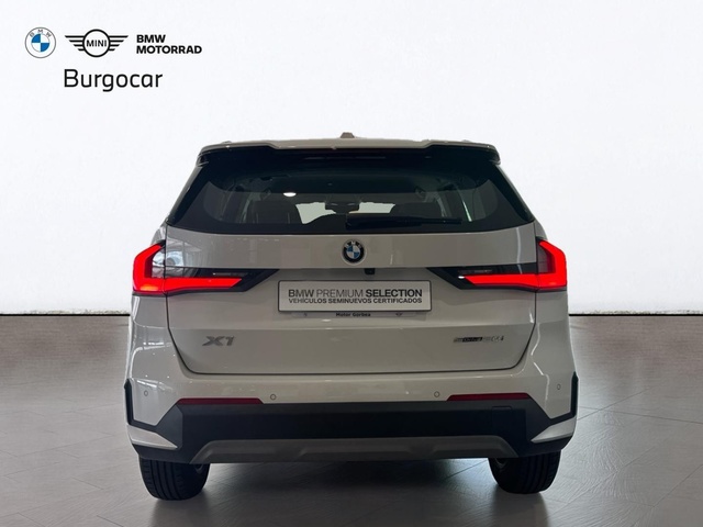 BMW X1 sDrive20i color Blanco. Año 2023. 125KW(170CV). Híbrido Electro/Gasolina. En concesionario Motor Gorbea de Álava