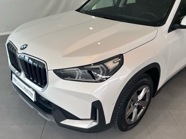 BMW X1 sDrive20i color Blanco. Año 2023. 125KW(170CV). Híbrido Electro/Gasolina. En concesionario Motor Gorbea de Álava