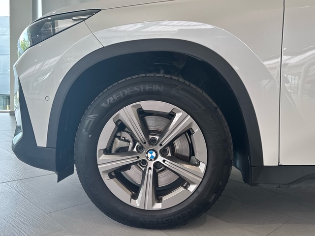 BMW X1 sDrive20i color Blanco. Año 2023. 125KW(170CV). Híbrido Electro/Gasolina. En concesionario Motor Gorbea de Álava