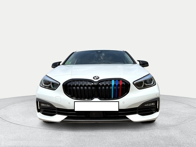BMW Serie 1 120d color Blanco. Año 2022. 140KW(190CV). Diésel. En concesionario Motri Motor Jaén de Jaén