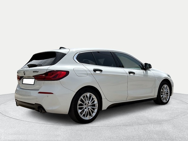BMW Serie 1 120d color Blanco. Año 2022. 140KW(190CV). Diésel. En concesionario Motri Motor Jaén de Jaén