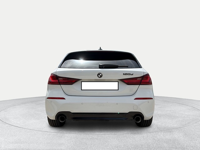 BMW Serie 1 120d color Blanco. Año 2022. 140KW(190CV). Diésel. En concesionario Motri Motor Jaén de Jaén