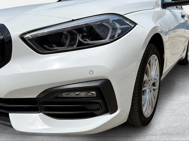 BMW Serie 1 120d color Blanco. Año 2022. 140KW(190CV). Diésel. En concesionario Motri Motor Jaén de Jaén