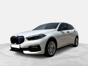 Fotos de BMW Serie 1 120d color Blanco. Año 2022. 140KW(190CV). Diésel. En concesionario Motri Motor Jaén de Jaén