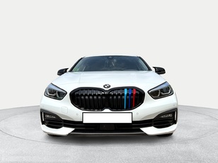 Fotos de BMW Serie 1 120d color Blanco. Año 2022. 140KW(190CV). Diésel. En concesionario Motri Motor Jaén de Jaén