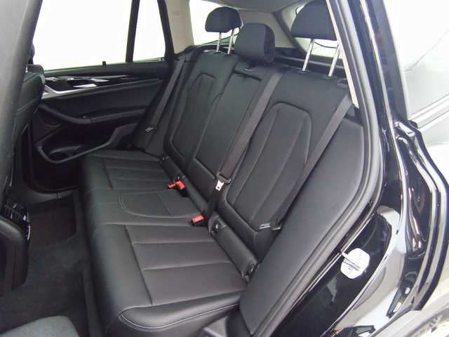 BMW X3 xDrive30e color Negro. Año 2024. 215KW(292CV). Híbrido Electro/Gasolina. En concesionario Augusta Aragon S.A. de Zaragoza