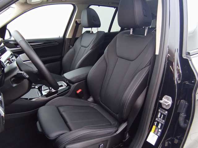 BMW X3 xDrive30e color Negro. Año 2024. 215KW(292CV). Híbrido Electro/Gasolina. En concesionario Augusta Aragon S.A. de Zaragoza