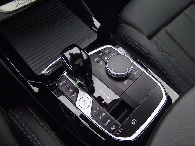 BMW X3 xDrive30e color Negro. Año 2024. 215KW(292CV). Híbrido Electro/Gasolina. En concesionario Augusta Aragon S.A. de Zaragoza