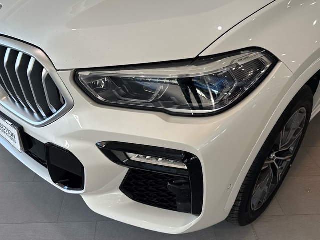 BMW X6 xDrive40d color Blanco. Año 2021. 250KW(340CV). Diésel. En concesionario Burgocar (Bmw y Mini) de Burgos