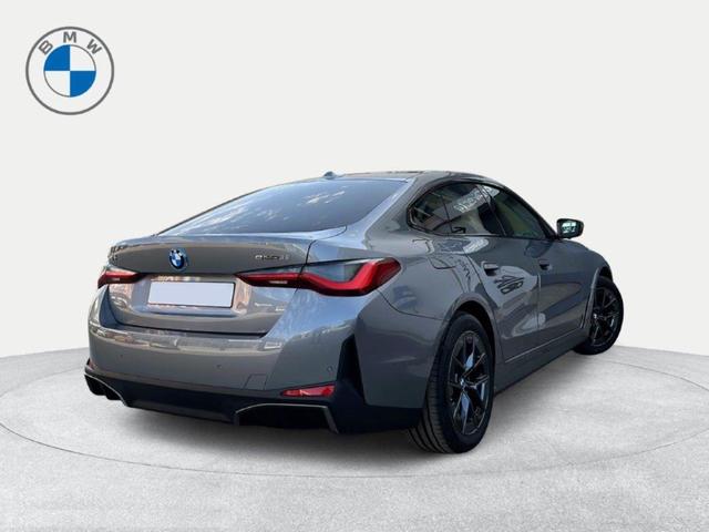 BMW i4 eDrive35 color Gris. Año 2025. 210KW(286CV). Eléctrico. En concesionario Ilbira Motor | Granada de Granada
