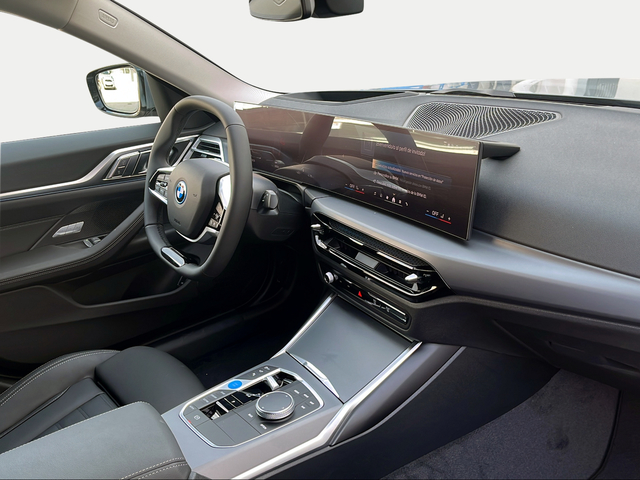 BMW i4 eDrive35 color Gris. Año 2025. 210KW(286CV). Eléctrico. En concesionario Ilbira Motor | Granada de Granada