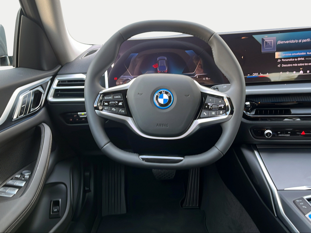 BMW i4 eDrive35 color Gris. Año 2025. 210KW(286CV). Eléctrico. En concesionario Ilbira Motor | Granada de Granada