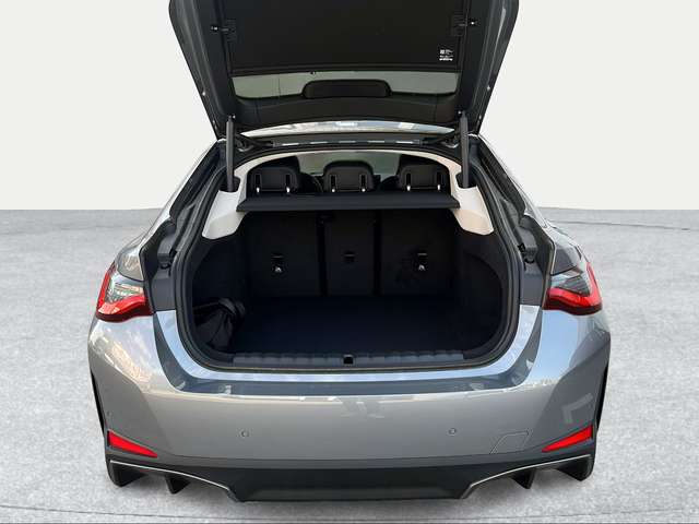 BMW i4 eDrive35 color Gris. Año 2025. 210KW(286CV). Eléctrico. En concesionario Ilbira Motor | Granada de Granada