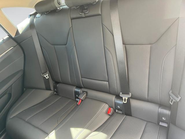 BMW i4 eDrive40 color Gris. Año 2025. 250KW(340CV). Eléctrico. En concesionario Automotor Premium Velázquez - Málaga de Málaga