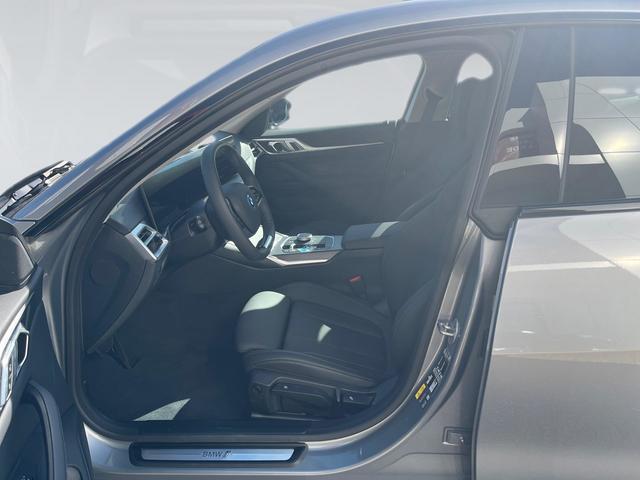 BMW i4 eDrive40 color Gris. Año 2025. 250KW(340CV). Eléctrico. En concesionario Automotor Premium Velázquez - Málaga de Málaga