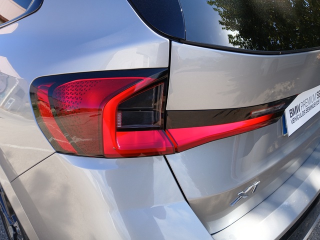 BMW X1 sDrive20d color Gris Plata. Año 2024. 120KW(163CV). Diésel. En concesionario GANDIA Automoviles Fersan, S.A. de Valencia