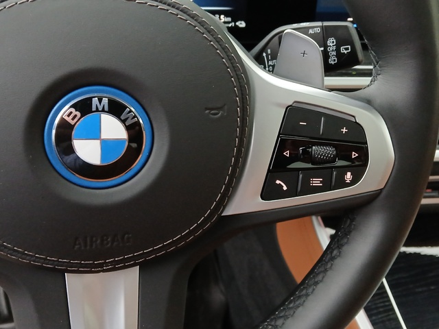 BMW X5 xDrive50e color Negro. Año 2024. 360KW(489CV). Híbrido Electro/Gasolina. En concesionario ALZIRA Automoviles Fersan, S.A. de Valencia