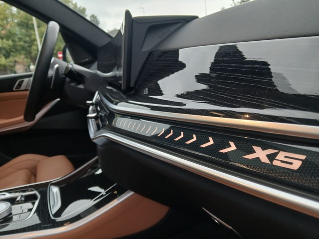 BMW X5 xDrive50e color Negro. Año 2024. 360KW(489CV). Híbrido Electro/Gasolina. En concesionario ALZIRA Automoviles Fersan, S.A. de Valencia