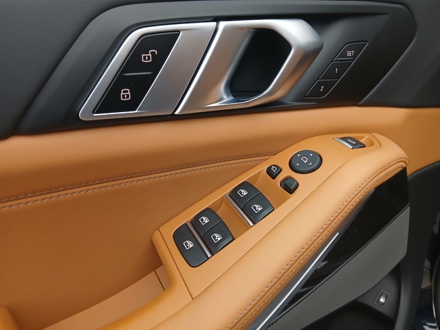 BMW X5 xDrive50e color Negro. Año 2024. 360KW(489CV). Híbrido Electro/Gasolina. En concesionario ALZIRA Automoviles Fersan, S.A. de Valencia