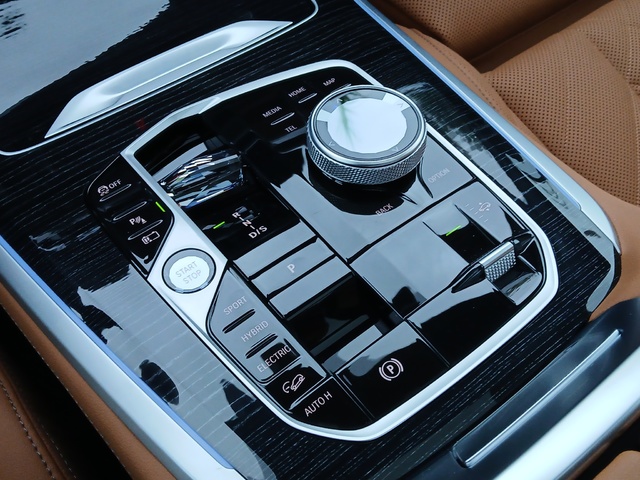 BMW X5 xDrive50e color Negro. Año 2024. 360KW(489CV). Híbrido Electro/Gasolina. En concesionario ALZIRA Automoviles Fersan, S.A. de Valencia