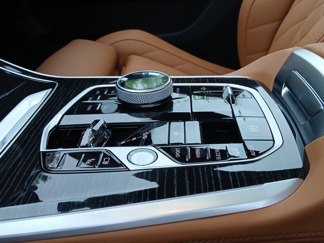 BMW X5 xDrive50e color Negro. Año 2024. 360KW(489CV). Híbrido Electro/Gasolina. En concesionario ALZIRA Automoviles Fersan, S.A. de Valencia