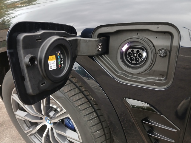 BMW X5 xDrive50e color Negro. Año 2024. 360KW(489CV). Híbrido Electro/Gasolina. En concesionario ALZIRA Automoviles Fersan, S.A. de Valencia