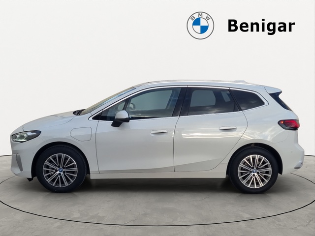 BMW Serie 2 225e Active Tourer color Blanco. Año 2024. 180KW(245CV). Híbrido Electro/Gasolina. En concesionario FINESTRAT Automoviles Fersan, S.A. de Alicante