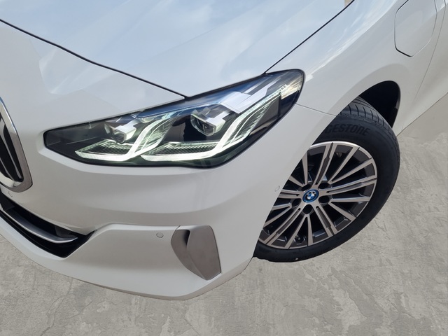 BMW Serie 2 225e Active Tourer color Blanco. Año 2024. 180KW(245CV). Híbrido Electro/Gasolina. En concesionario FINESTRAT Automoviles Fersan, S.A. de Alicante