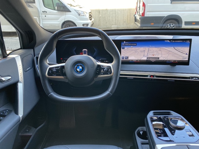 BMW iX xDrive40 240 kW (326 CV)