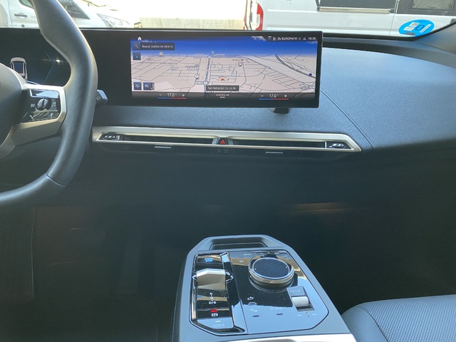 BMW iX xDrive40 240 kW (326 CV)