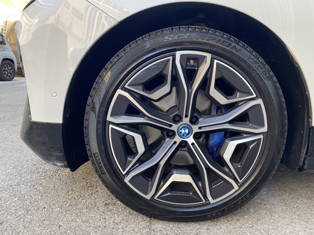 BMW iX xDrive40 240 kW (326 CV)