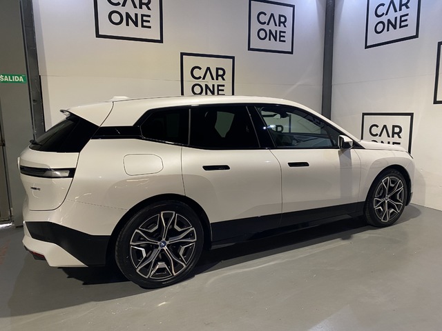BMW iX xDrive40 240 kW (326 CV)