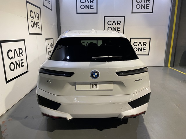BMW iX xDrive40 240 kW (326 CV)